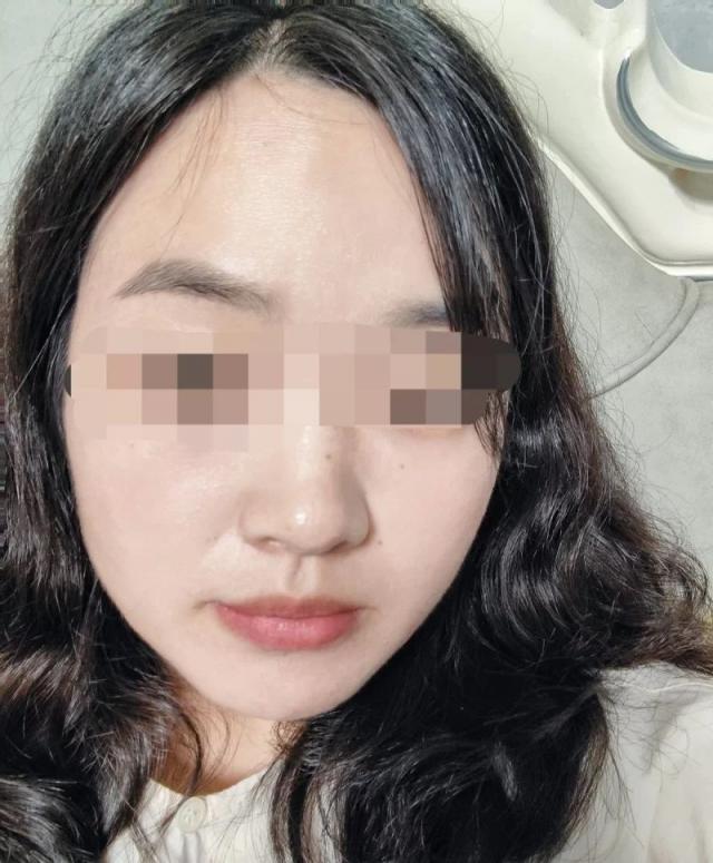 反差骚妻_阴毛比热带雨林都茂密[11P]