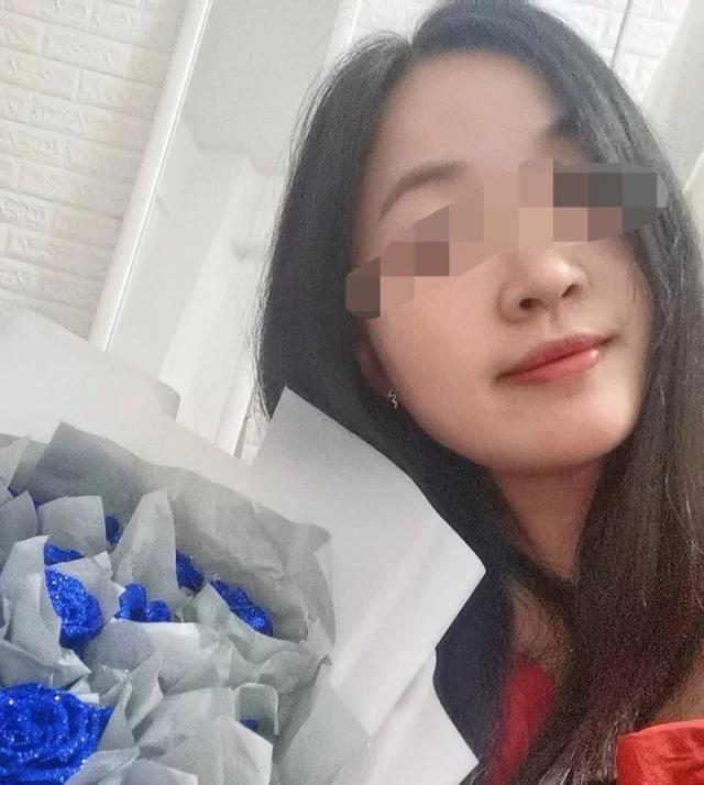 反差骚妻_阴毛比热带雨林都茂密[11P]